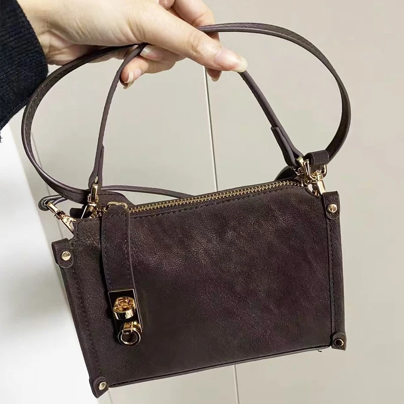 Vintage Mini Box Bags For Women Luxury Designer Handbags And Purses 2026 New In PU Metal Lock Rivet Underarm Shoulder Crossbody
Vintage Mini Box Bags For Women Luxury Designer Handbags And Purses 2026 New In PU Metal Lock Rivet Underarm Shoulder Crossbody