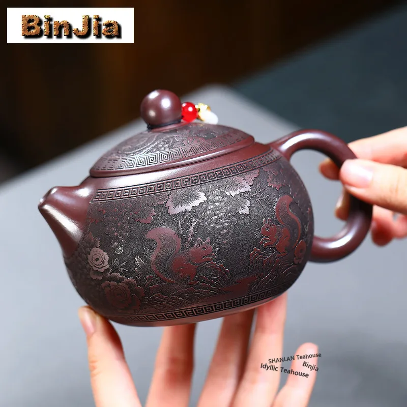 Чайник из традиционной исинской глины (380 мл), ручной работы, модель «Сиши» с узором «Сосна-виноград», из необработанной руды, красная глина, китайский чайный набор из глины цзыша
Чайник из традиционной исинской глины (380 мл), ручной работы, модель «Сиши» с узором «Сосна-виноград», из необработанной руды, красная глина, китайский чайный набор из глины цзыша