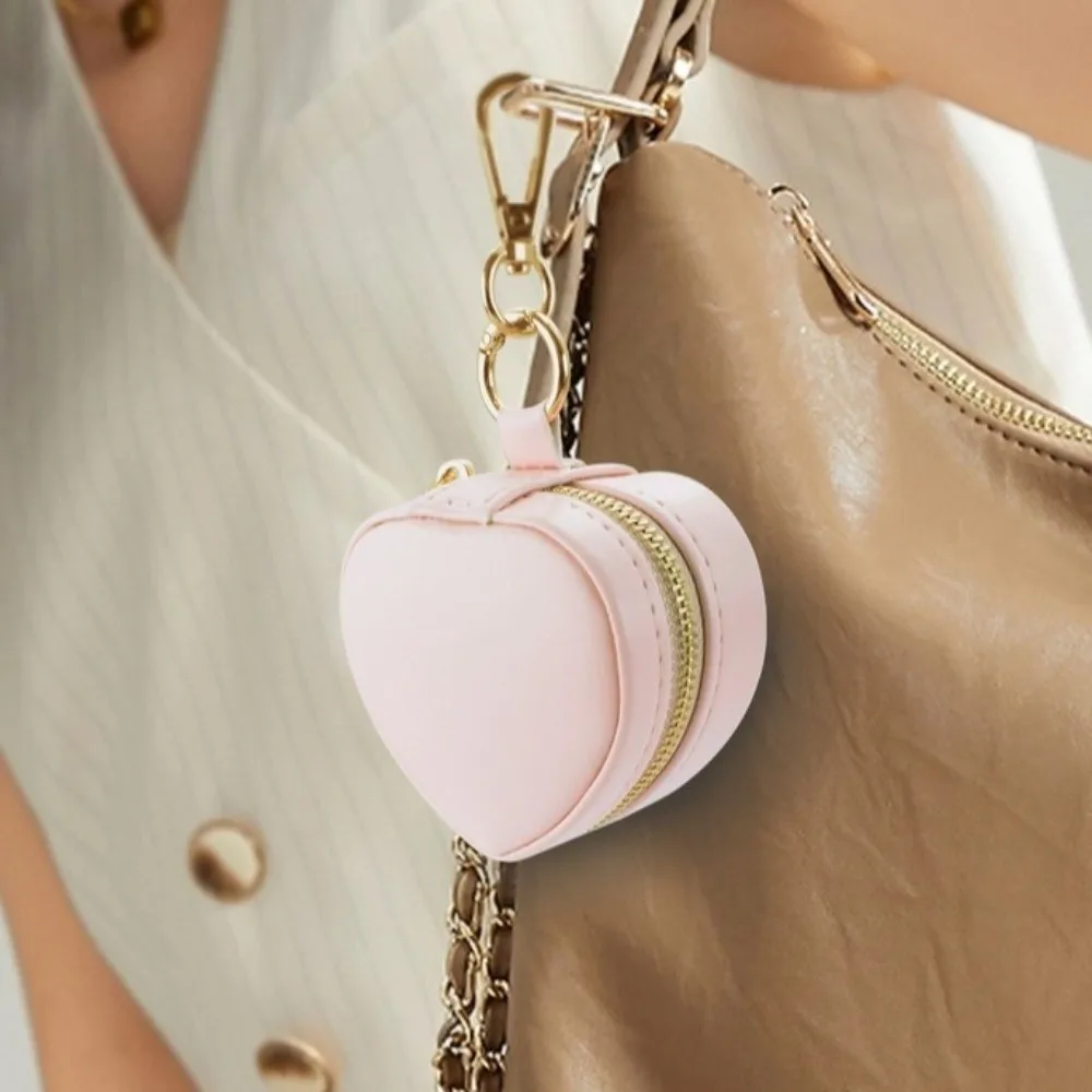 Mini Jewelry Box Keychain Jewelry Display Heart-shaped Portable Ring Box Storage Case Minimalist Travel Bag Pendant Gifts 
Mini Jewelry Box Keychain Jewelry Display Heart-shaped Portable Ring Box Storage Case Minimalist Travel Bag Pendant Gifts