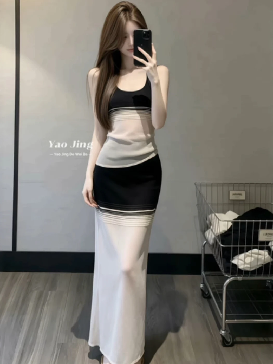 Slimming Effect Korean Style Color Block Striped Halter Top And High Waist Skirt Two Piece Set for Women Summer New Arrival
Slimming Effect Korean Style Color Block Striped Halter Top And High Waist Skirt Two Piece Set for Women Summer New Arrival