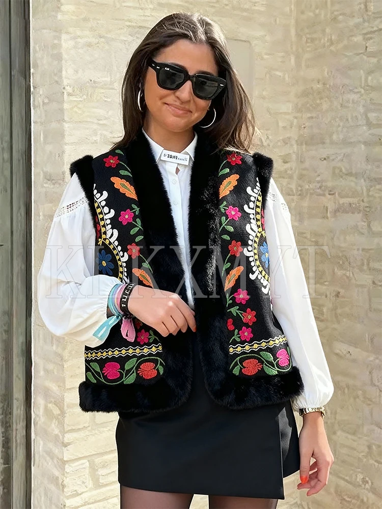 Женский шикарный элегантный жилет с цветочной вышивкой, куртки без рукавов, уличная одежда, жилеты из искусственного меха, пальто, осенне-зимние модные жилеты, топ
Женский шикарный элегантный жилет с цветочной вышивкой, куртки без рукавов, уличная одежда, жилеты из искусственного меха, пальто, осенне-зимние модные жилеты, топ