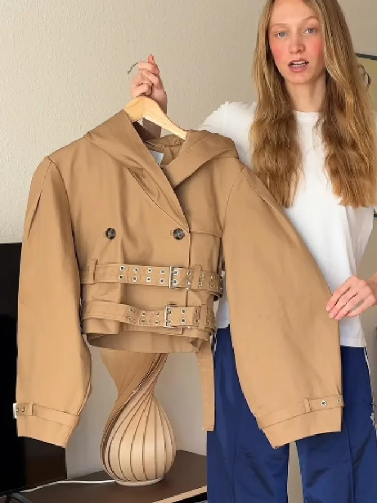 Шикарный панк-тренч для женщин, свободная укороченная куртка с длинными рукавами и капюшоном, длинные пальто с лацканами и рукавами «летучая мышь», 2025, новая женская осенняя верхняя одежда Y2k
Шикарный панк-тренч для женщин, свободная укороченная куртка с длинными рукавами и капюшоном, длинные пальто с лацканами и рукавами «летучая мышь», 2025, новая женская осенняя верхняя одежда Y2k