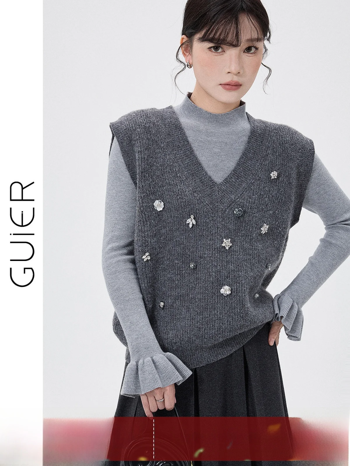 Guier Heavy Industry Women's Knitted Sweater Vest V-Neck Layering Winter 2025 New Design Casual Style Loose Fit Pure Color
Guier Heavy Industry Women's Knitted Sweater Vest V-Neck Layering Winter 2025 New Design Casual Style Loose Fit Pure Color
