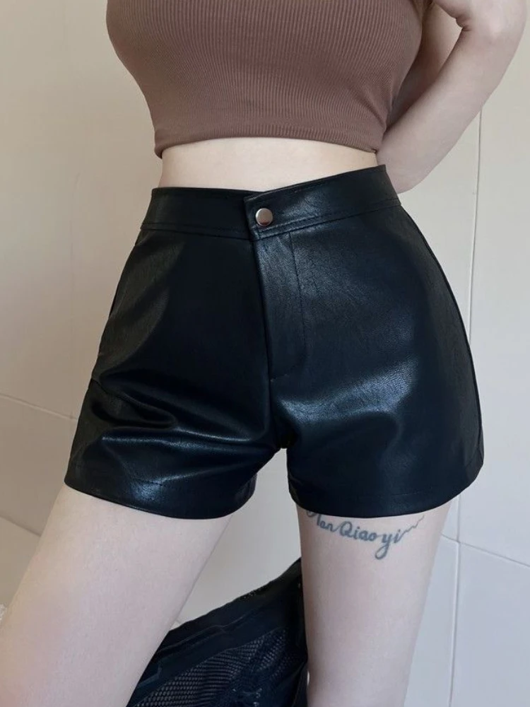 Шорты из искусственной кожи, женские осенние однотонные уличные шорты с высокой талией, универсальные сексуальные девушки в корейском стиле, повседневные простые шорты Женский, повседневная мода
Шорты из искусственной кожи, женские осенние однотонные уличные шорты с высокой талией, универсальные сексуальные девушки в корейском стиле, повседневные простые шорты Женский, повседневная мода