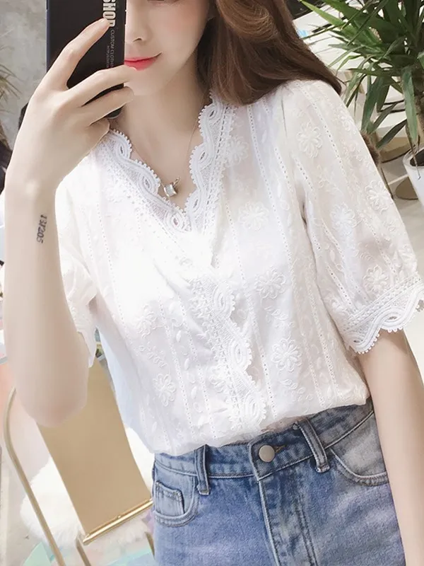 White Lace Short Sleeve Shirt Women's Summer Design Slimming Hollow out Edging Beautiful Top V-neck Straight Cut Light Weight
White Lace Short Sleeve Shirt Women's Summer Design Slimming Hollow out Edging Beautiful Top V-neck Straight Cut Light Weight