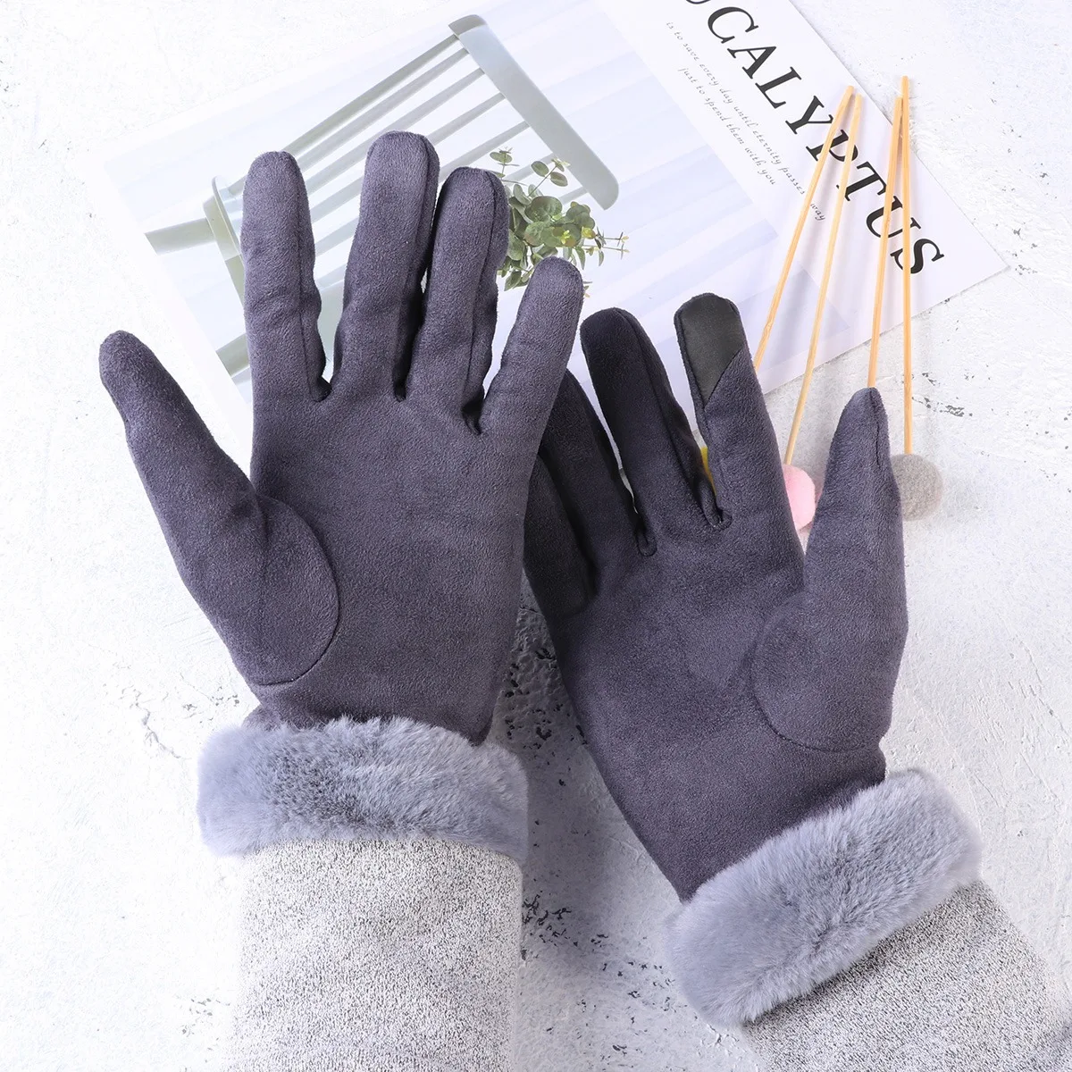 Women Touch Screen Warm Gloves Female Winter Outdoor Riding Grey Cotton Riding Gloves Windproof Breathable Anti-Slip Palm
Women Touch Screen Warm Gloves Female Winter Outdoor Riding Grey Cotton Riding Gloves Windproof Breathable Anti-Slip Palm