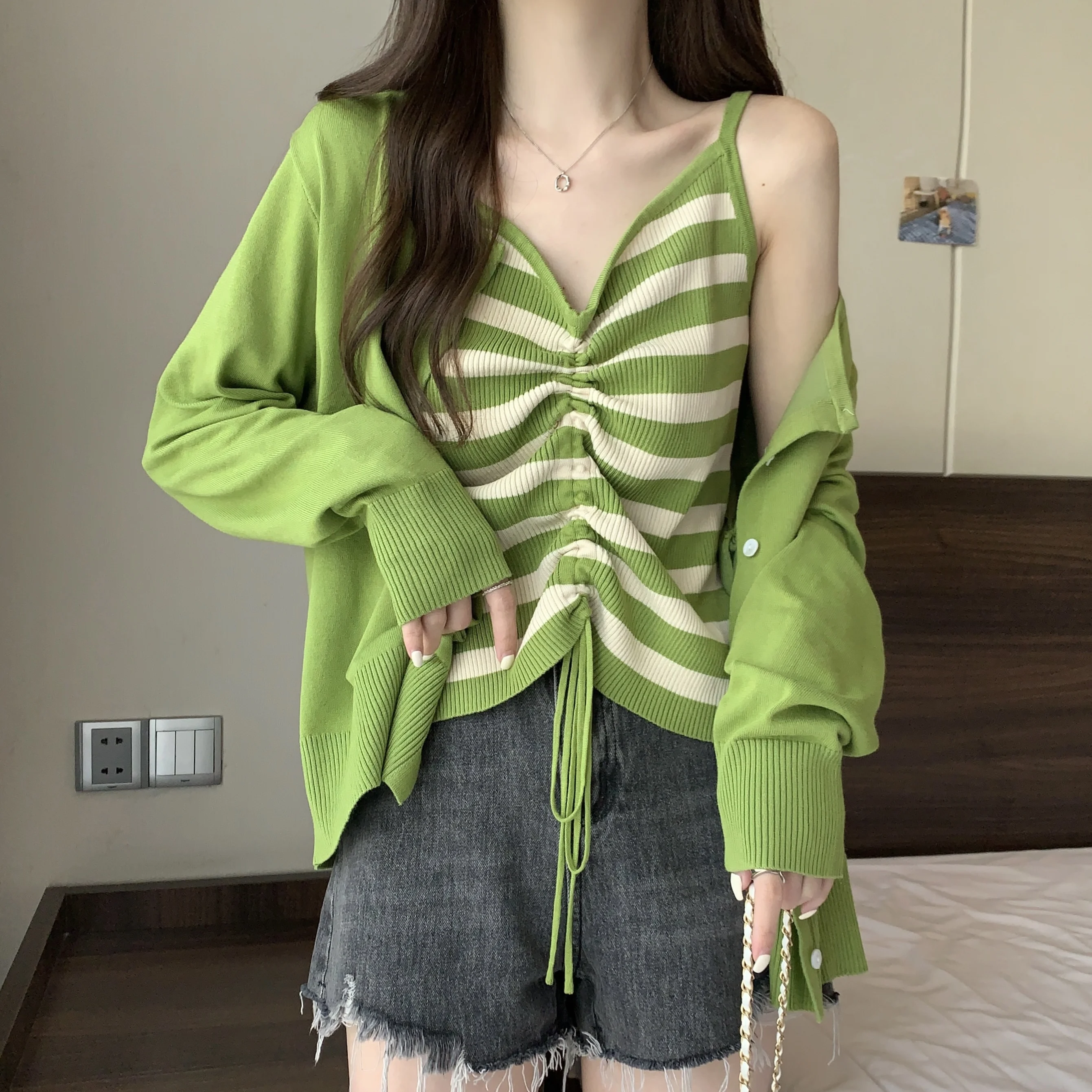 plus Size Summer Striped Sleeveless Cardigan Women's Fashion Casual Wear Sun Protection Slimming Meat Concealing Top Set
plus Size Summer Striped Sleeveless Cardigan Women's Fashion Casual Wear Sun Protection Slimming Meat Concealing Top Set