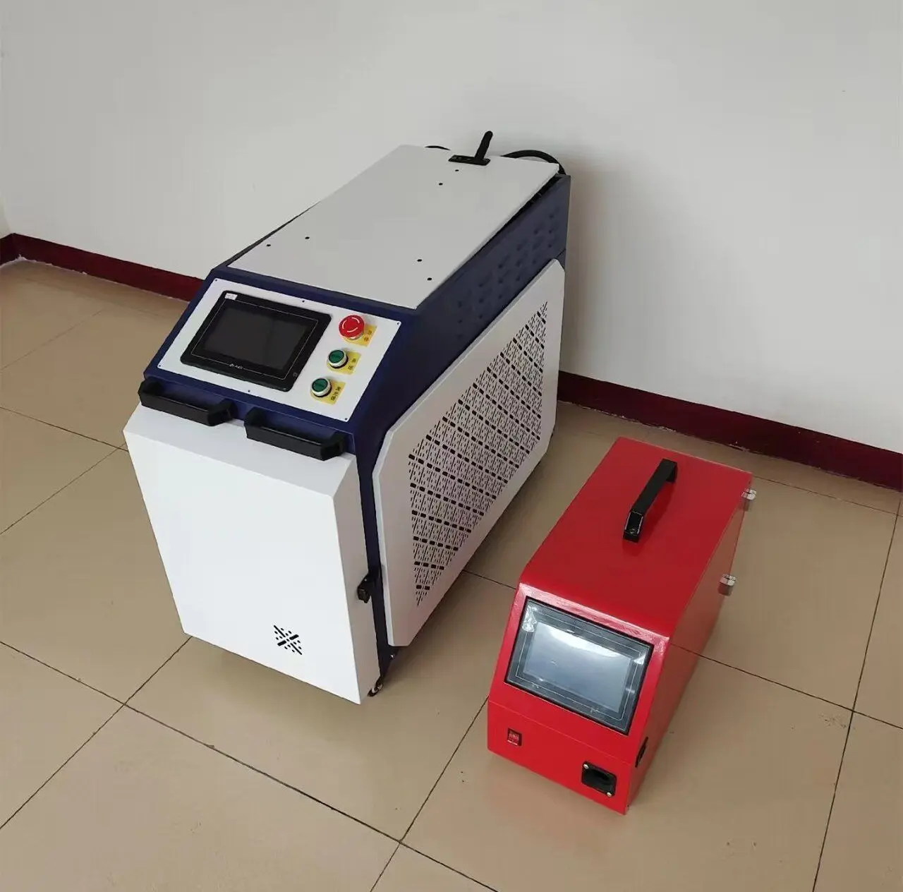 Portable Handheld Laser Welding Machine 2000W Handy Fiber Laser Welding Equipment Optional Pulse Laser
Portable Handheld Laser Welding Machine 2000W Handy Fiber Laser Welding Equipment Optional Pulse Laser