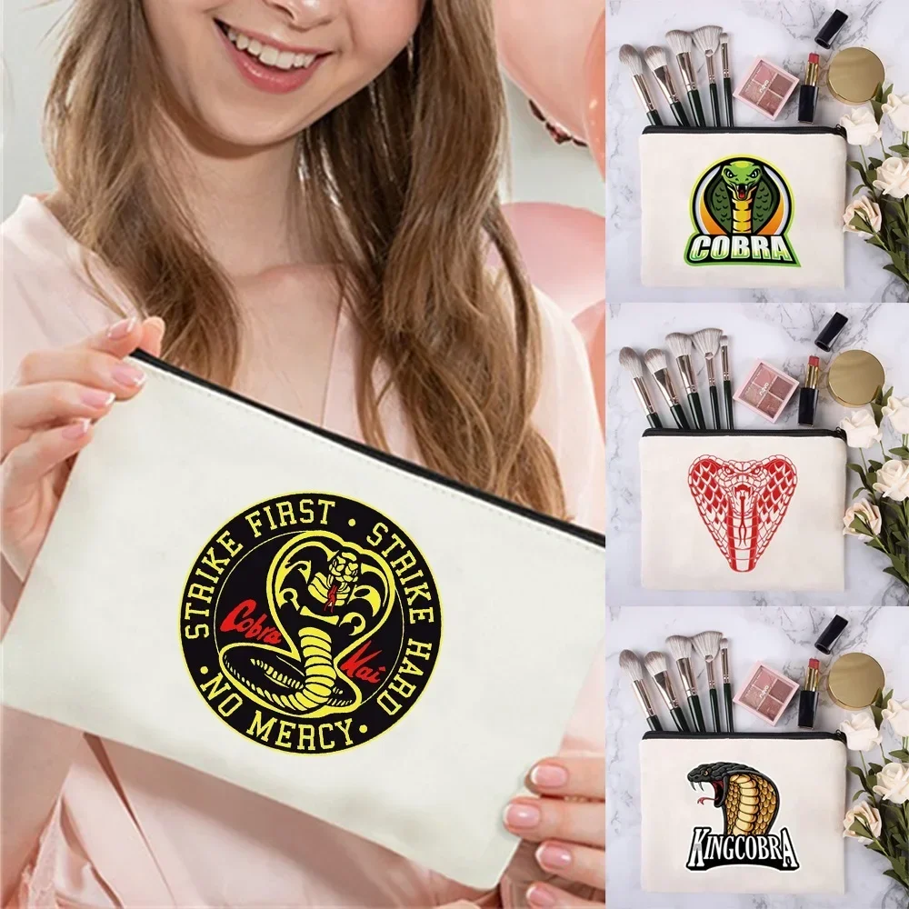 Girl Makeup Bags Cobra Printing Serise Bridal Wash Case Classic Organizer Bag Toiletry Pouch Gifts for Women's Cosmetic Bags
Girl Makeup Bags Cobra Printing Serise Bridal Wash Case Classic Organizer Bag Toiletry Pouch Gifts for Women's Cosmetic Bags