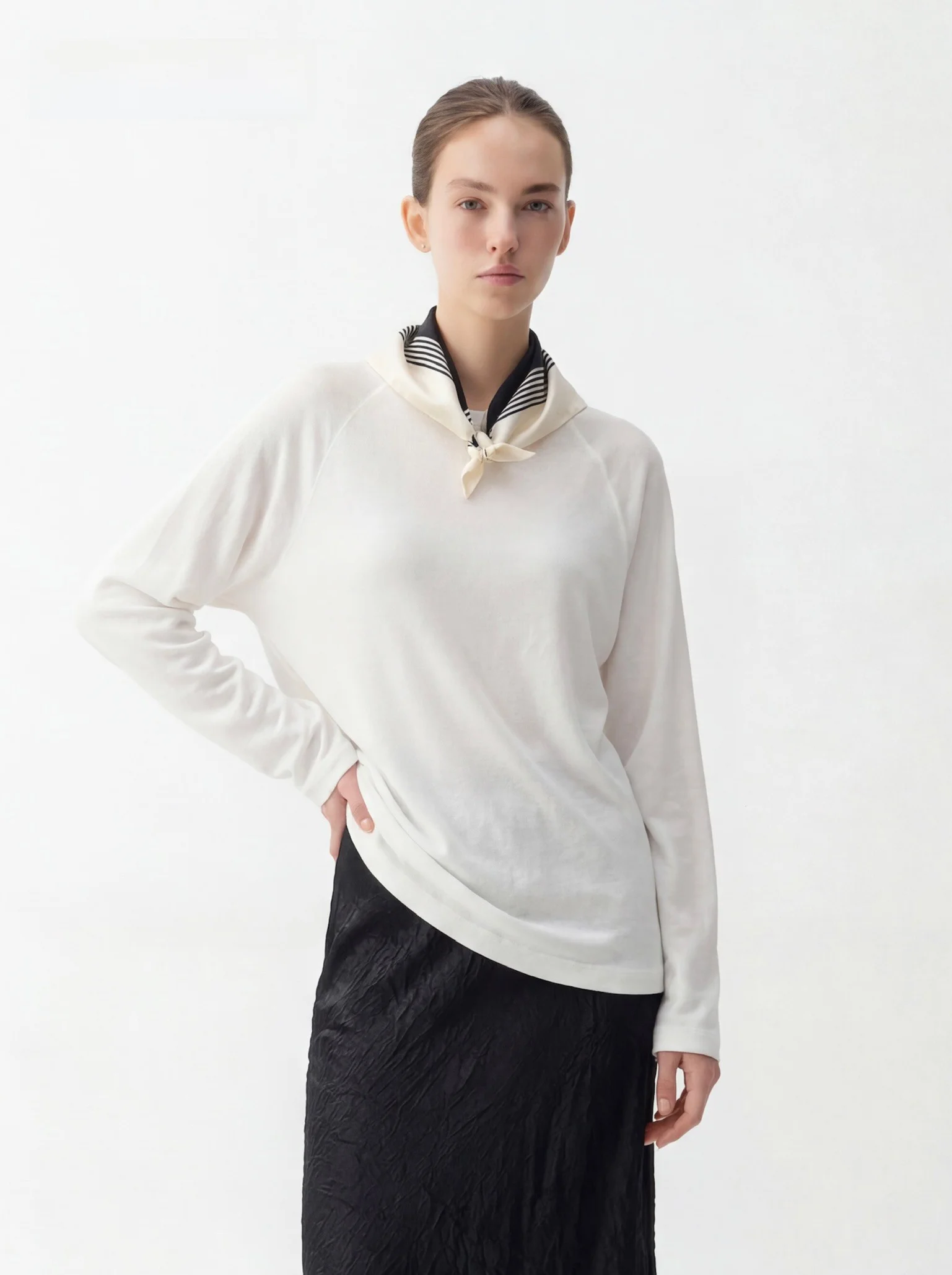 Elegant Soft Bamboo Cotton round Neck T-Shirt Striped Scarf Loose Fit Breathable Women's Fashion Spring Season Long Sleeve
Elegant Soft Bamboo Cotton round Neck T-Shirt Striped Scarf Loose Fit Breathable Women's Fashion Spring Season Long Sleeve