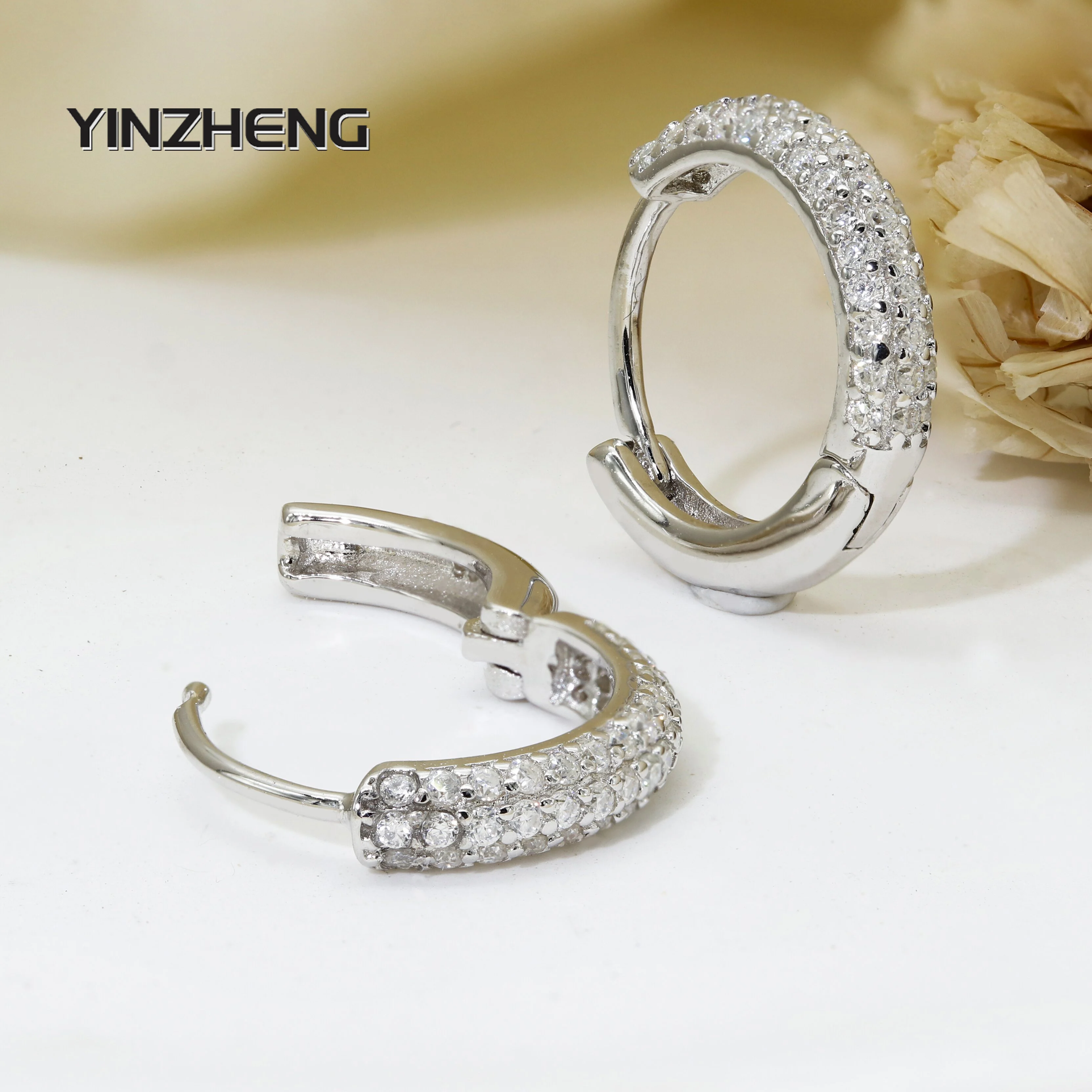 Серьги Yinzheng из 100% муассанита 0,43 карата, серебро 925 пробы, золото 18 карат, повседневные изысканные женские серьги OL Wind
Серьги Yinzheng из 100% муассанита 0,43 карата, серебро 925 пробы, золото 18 карат, повседневные изысканные женские серьги OL Wind