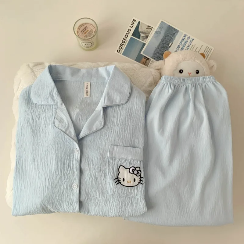 Новые синие пижамы Hello Kitty, летние шорты с короткими рукавами, повседневная женская одежда из двух предметов из чистого хлопка с героями мультфильмов Sanrio
Новые синие пижамы Hello Kitty, летние шорты с короткими рукавами, повседневная женская одежда из двух предметов из чистого хлопка с героями мультфильмов Sanrio