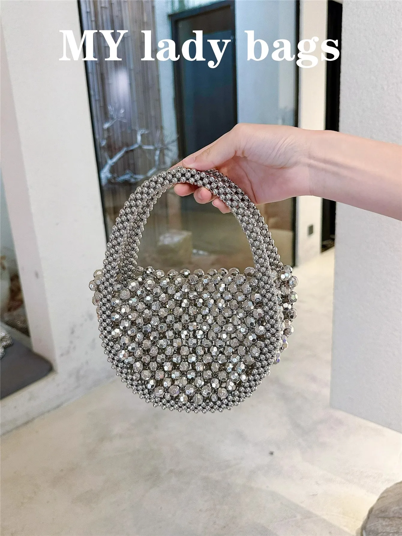 Shiny Beads Beading Circular Bag Beads Beaded Woven Handmade Women Handbag Fashion Clutch Purse Female Casual Bag Shoulder Bag
Shiny Beads Beading Circular Bag Beads Beaded Woven Handmade Women Handbag Fashion Clutch Purse Female Casual Bag Shoulder Bag