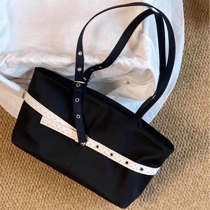 Large Capacity Retro Tote Bag With Polka Dot Belt Detail Korean Style Black Shoulder Bag Women Elegant Commuter Underarm Bag
Large Capacity Retro Tote Bag With Polka Dot Belt Detail Korean Style Black Shoulder Bag Women Elegant Commuter Underarm Bag