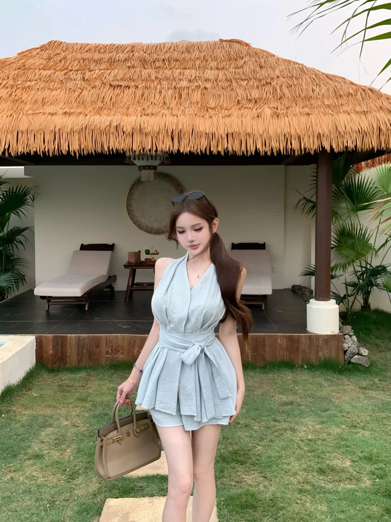 Elegant Loose Strapless Vest And High Waist Shorts Two Piece Set in Apricot for Women Casual Summer Slimming Outfit
Elegant Loose Strapless Vest And High Waist Shorts Two Piece Set in Apricot for Women Casual Summer Slimming Outfit