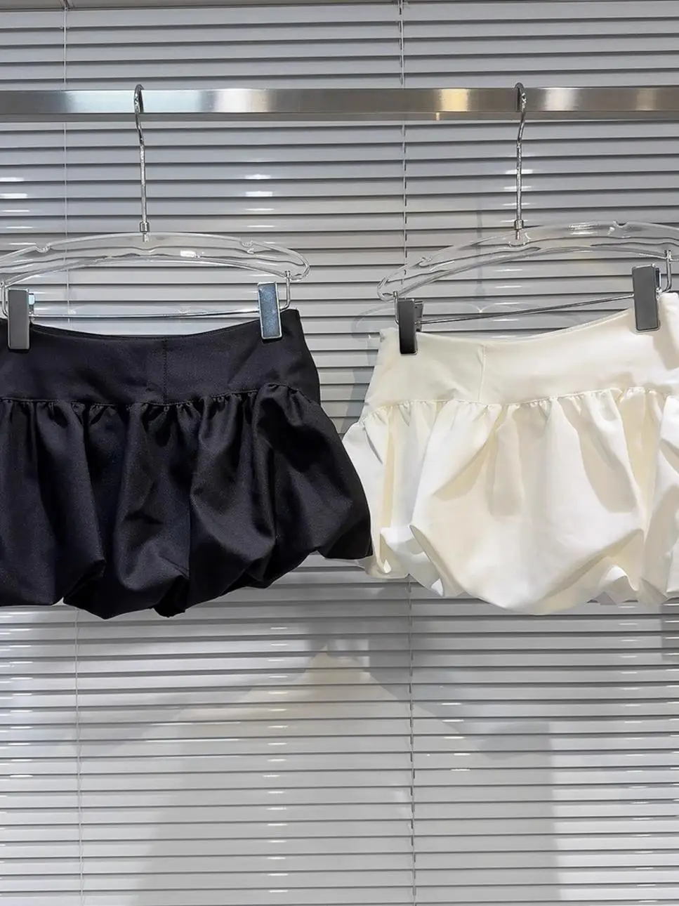 Sweet And Spicy Girl Spring 2025 New Sle Pleated Design Puffy Skirt Flower Bud ort f-length Women's Skirts
Sweet And Spicy Girl Spring 2025 New Sle Pleated Design Puffy Skirt Flower Bud ort f-length Women's Skirts