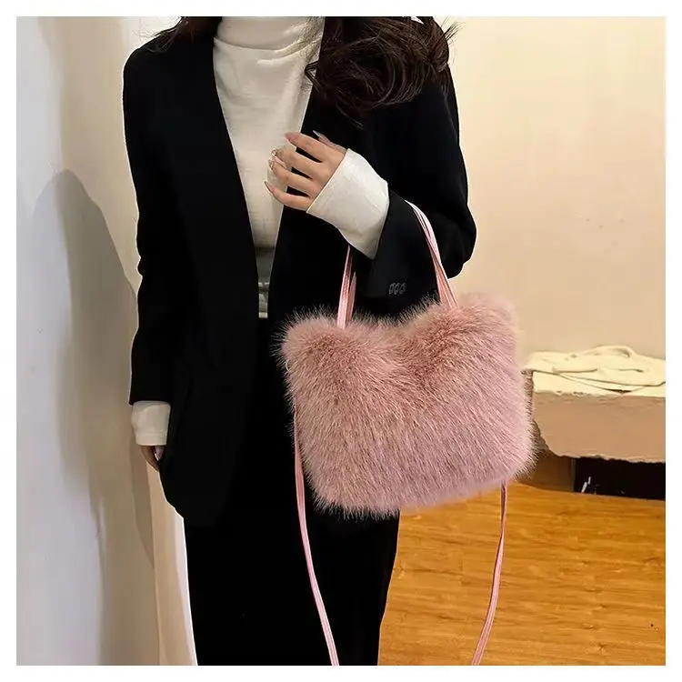 Plush One Shoulder Hand-Held Small Square Bag Niche High-End Fashion Crossbody Bag Underarm Women's Tote Bag
Plush One Shoulder Hand-Held Small Square Bag Niche High-End Fashion Crossbody Bag Underarm Women's Tote Bag