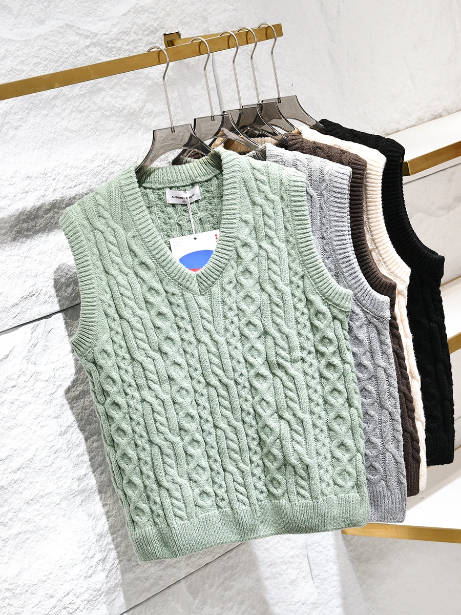 Retro Japanese Style Soft Touch Men's Knitted V-Neck Sweater Vest Autumn Winter Pure Color Versatile Twist Mosaic Design
Retro Japanese Style Soft Touch Men's Knitted V-Neck Sweater Vest Autumn Winter Pure Color Versatile Twist Mosaic Design