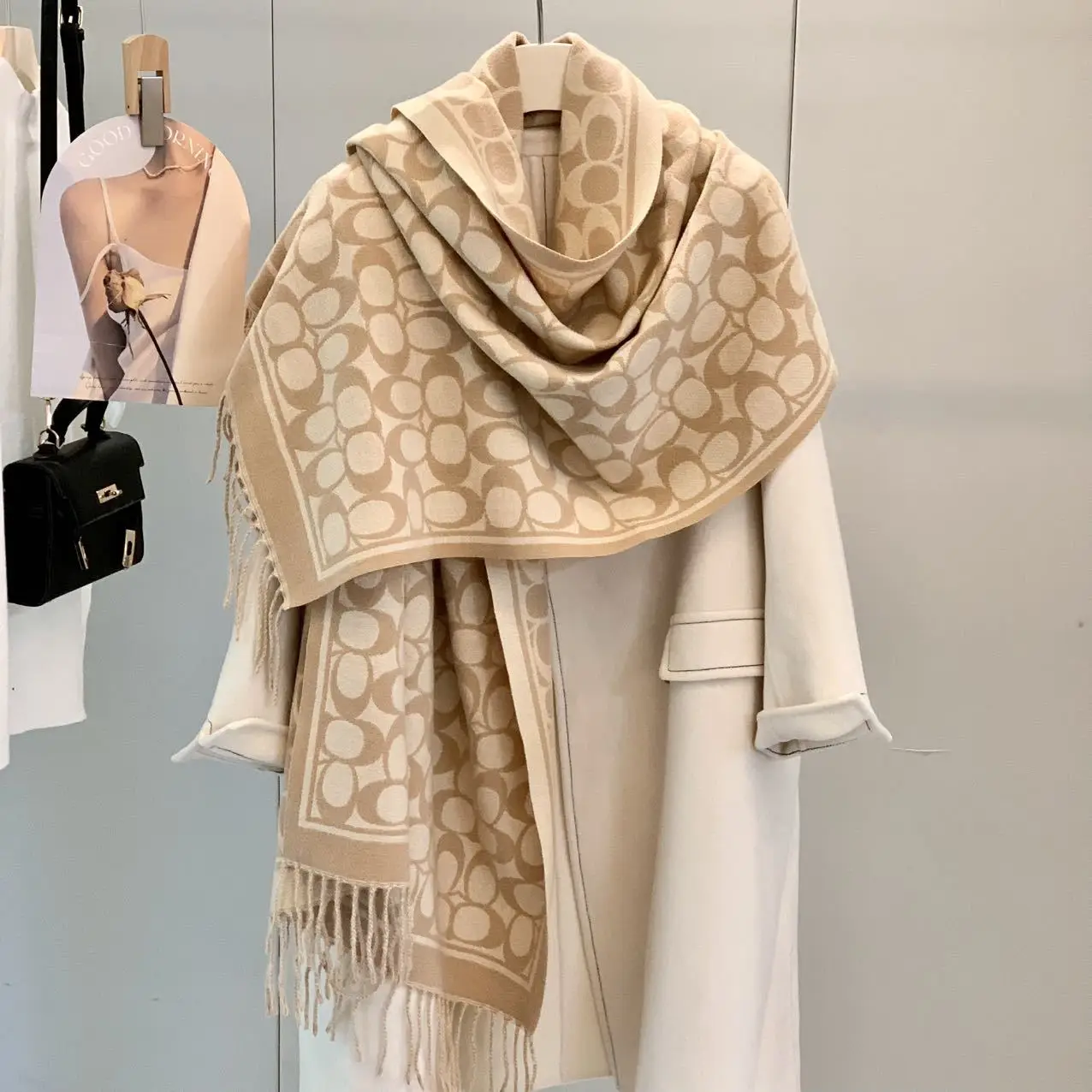 2025 New Luxury Faux Cashmere Scarf, Reversible Winter Warm Shawl Wrap for Women, Plush Thick Stole with Elegant Fringe
2025 New Luxury Faux Cashmere Scarf, Reversible Winter Warm Shawl Wrap for Women, Plush Thick Stole with Elegant Fringe