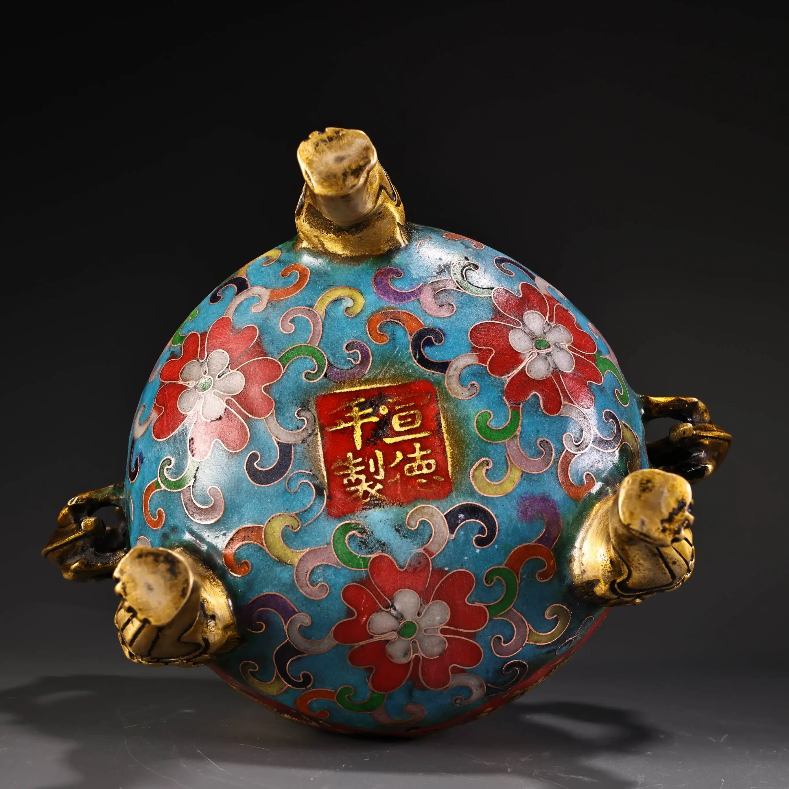 8"China Collections Old Bronze Cloisonn Enamel High Relief Lion Statue Kirin pattern Dragon Statue Ear Incense Burner
8"China Collections Old Bronze Cloisonn Enamel High Relief Lion Statue Kirin pattern Dragon Statue Ear Incense Burner