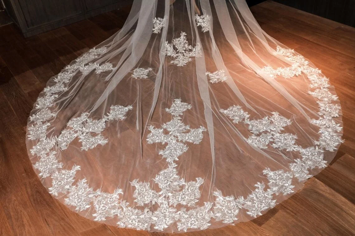 2 Layer White Ivory Long Bridal Veils Wedding Veil Lace Appliques Soft Net Cathedral Veil velos de novia voile de mariée
2 Layer White Ivory Long Bridal Veils Wedding Veil Lace Appliques Soft Net Cathedral Veil velos de novia voile de mariée