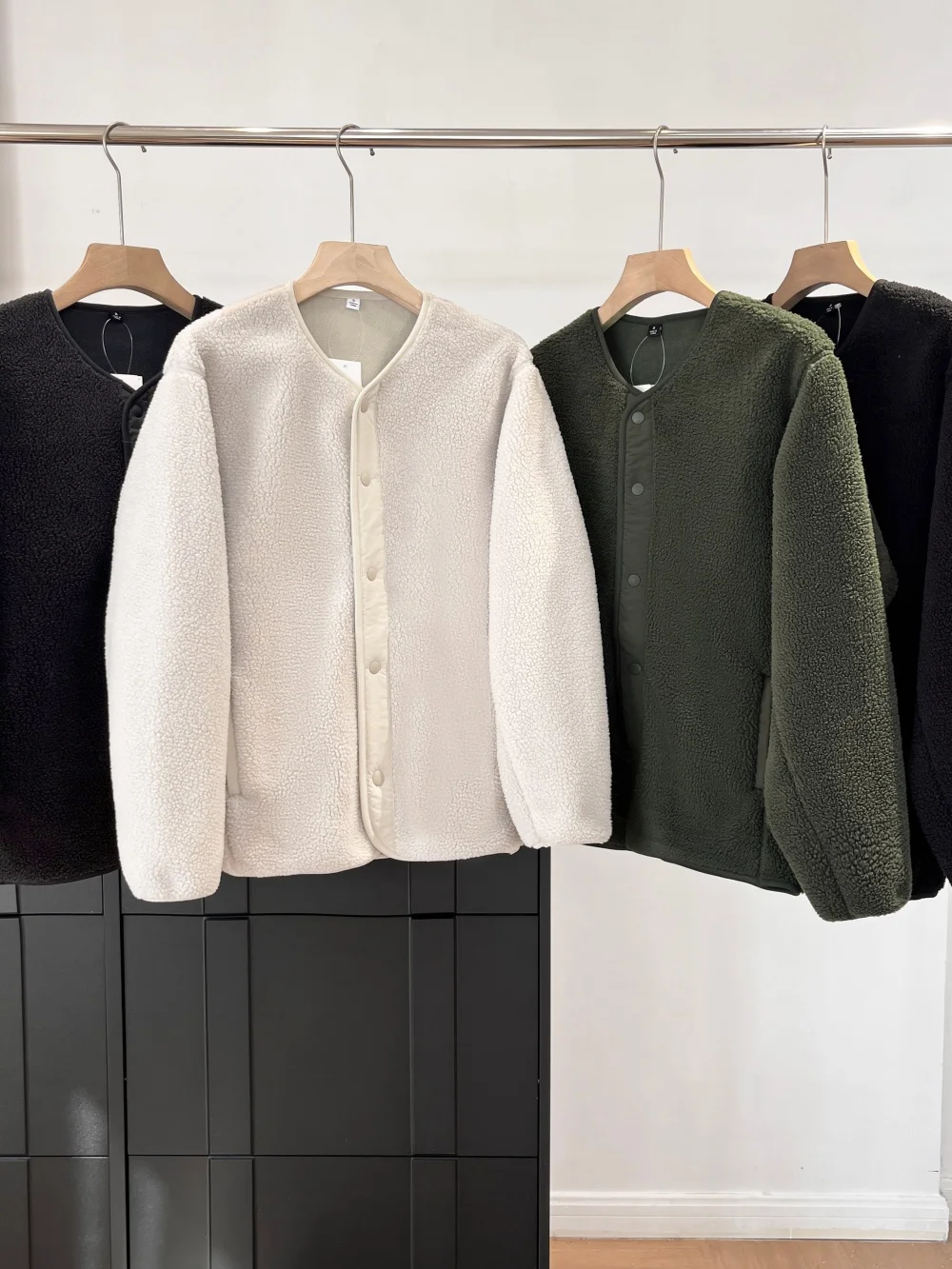 Double-Sided Faux eepskin Jaet ex Autumn Winter New Sle Windproof Fluffy Coat Casual Stand Fit Long Sve round...
Double-Sided Faux eepskin Jaet ex Autumn Winter New Sle Windproof Fluffy Coat Casual Stand Fit Long Sve round...