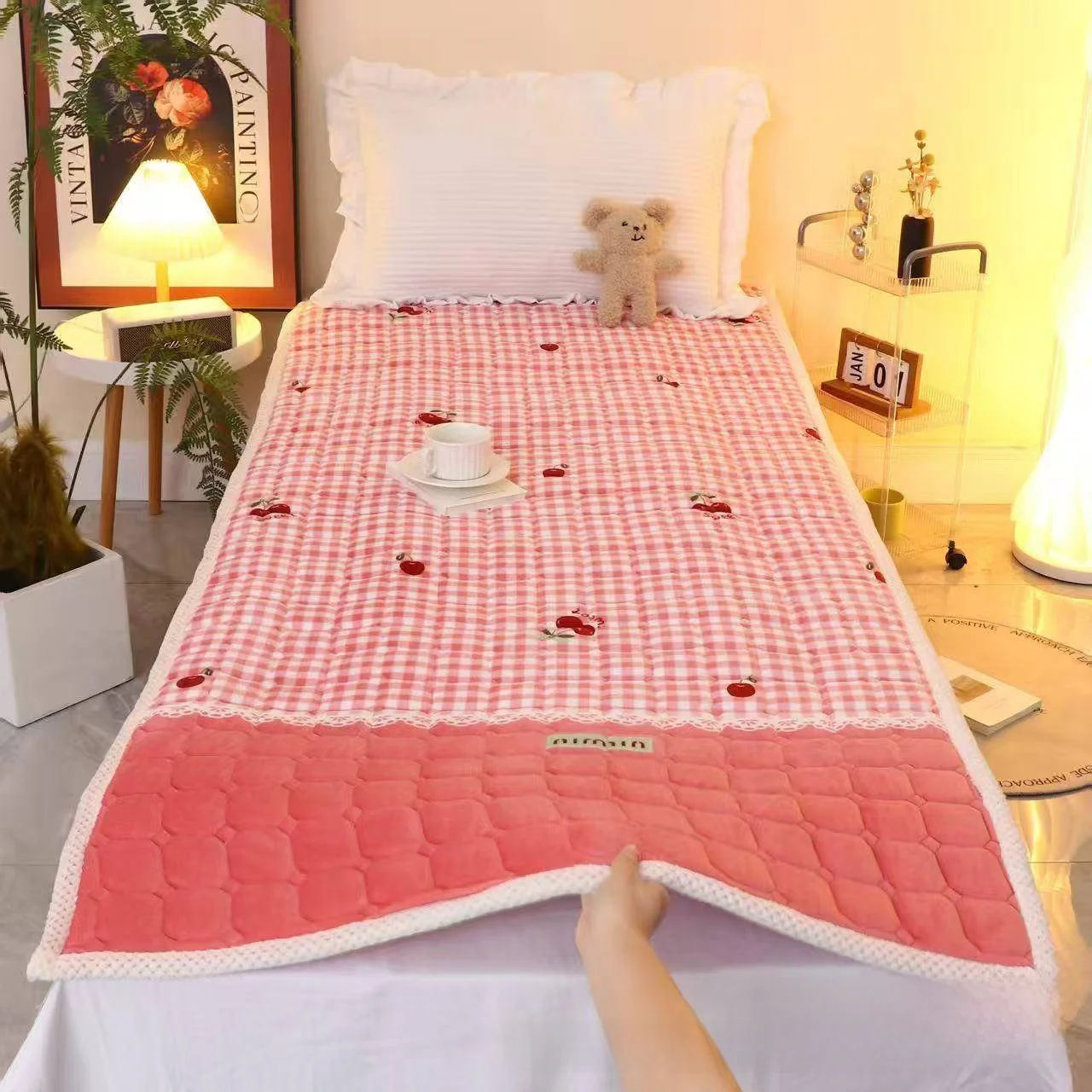 Thickened Milk Velvet Mattress Pad Single Bed Fleece Protect Pad Washing Machine Available Home Use Student Dormitory Bedding
Thickened Milk Velvet Mattress Pad Single Bed Fleece Protect Pad Washing Machine Available Home Use Student Dormitory Bedding