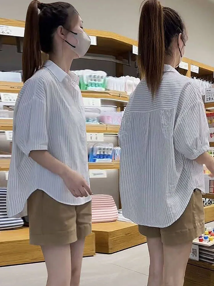 Новая летняя женская свободная рубашка в полоску с защитой от солнца, скрывающая живот, с воротником и рукавом до локтя, повседневный универсальный модный дизайн
Новая летняя женская свободная рубашка в полоску с защитой от солнца, скрывающая живот, с воротником и рукавом до локтя, повседневный универсальный модный дизайн