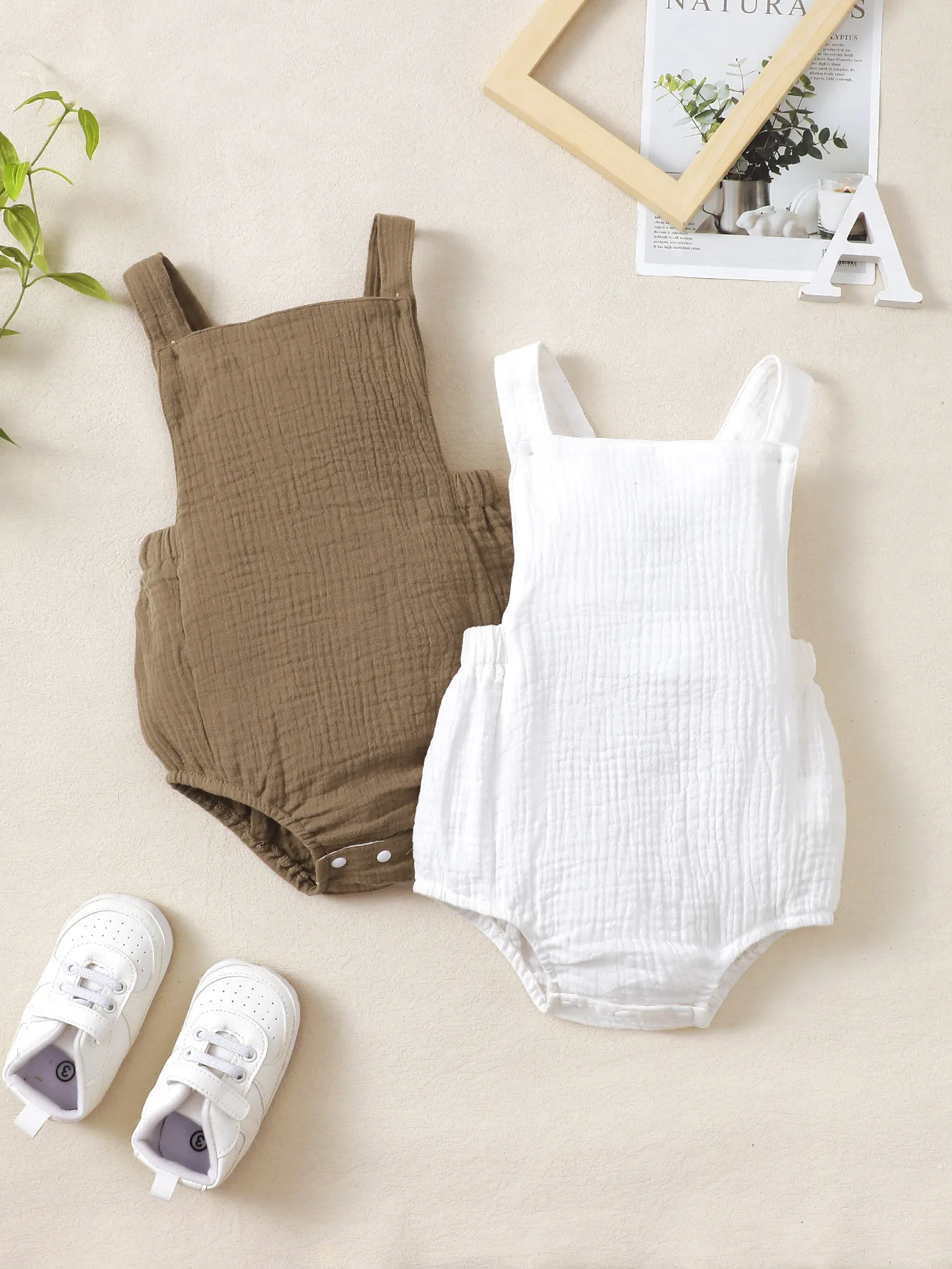 Baby Boy Cotton Romper Set with Bib Short Pants Double-Sided Wrinkle Design Two-Piece Outfit for Infants
Baby Boy Cotton Romper Set with Bib Short Pants Double-Sided Wrinkle Design Two-Piece Outfit for Infants