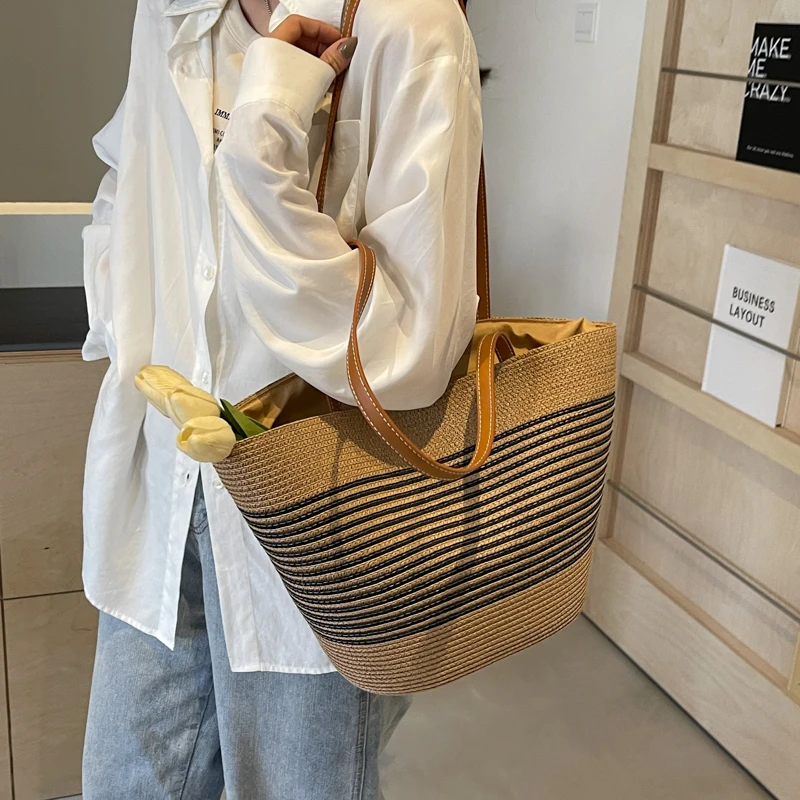 New Fashion Large Capacity Classic Women's Grass Woven Bag Outdoor Leisure Versatile Woven Beach Storage Bags
New Fashion Large Capacity Classic Women's Grass Woven Bag Outdoor Leisure Versatile Woven Beach Storage Bags