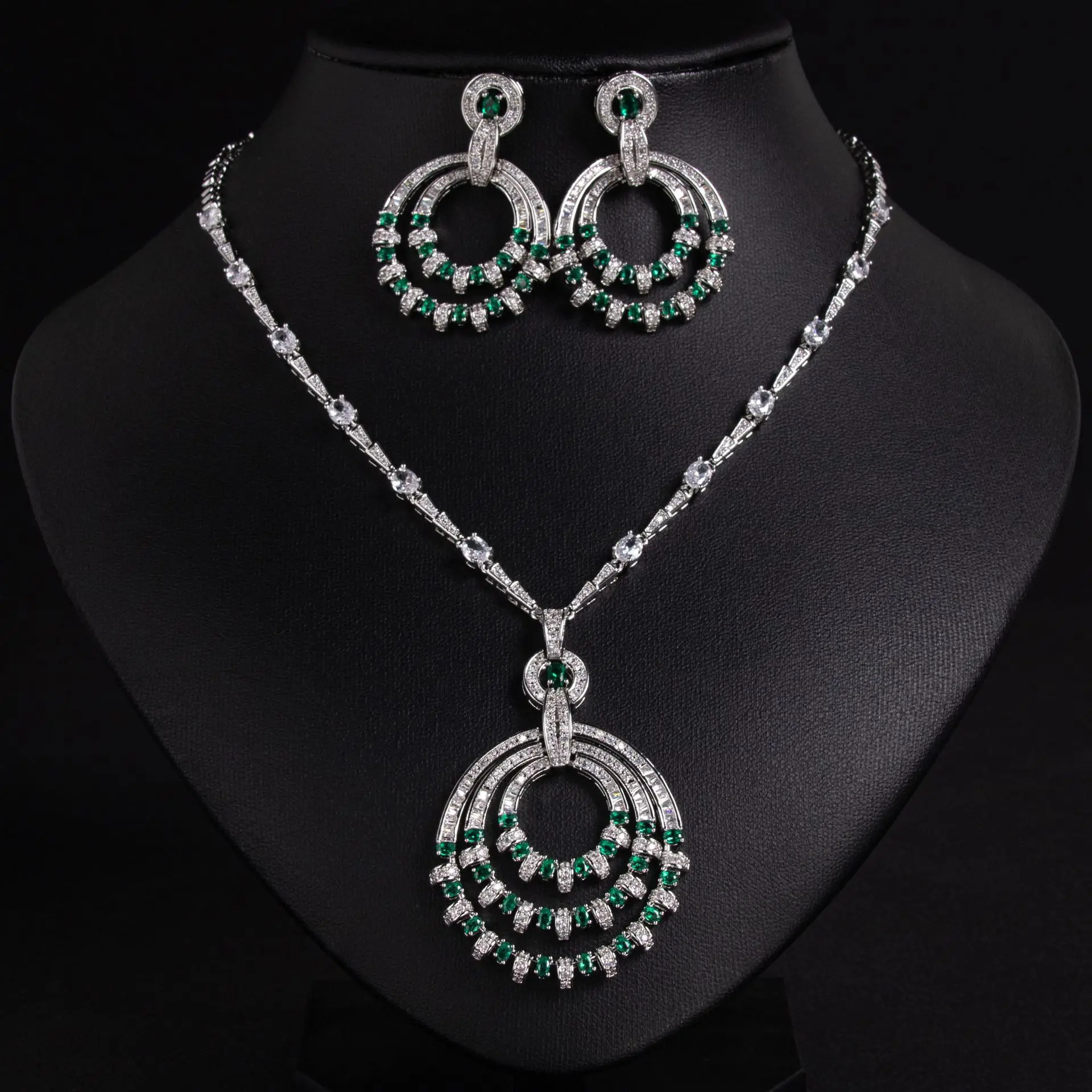 Women's Triple Ring Circular Bead Necklace and Earrings Romantic Concentric Circle Set
Women's Triple Ring Circular Bead Necklace and Earrings Romantic Concentric Circle Set