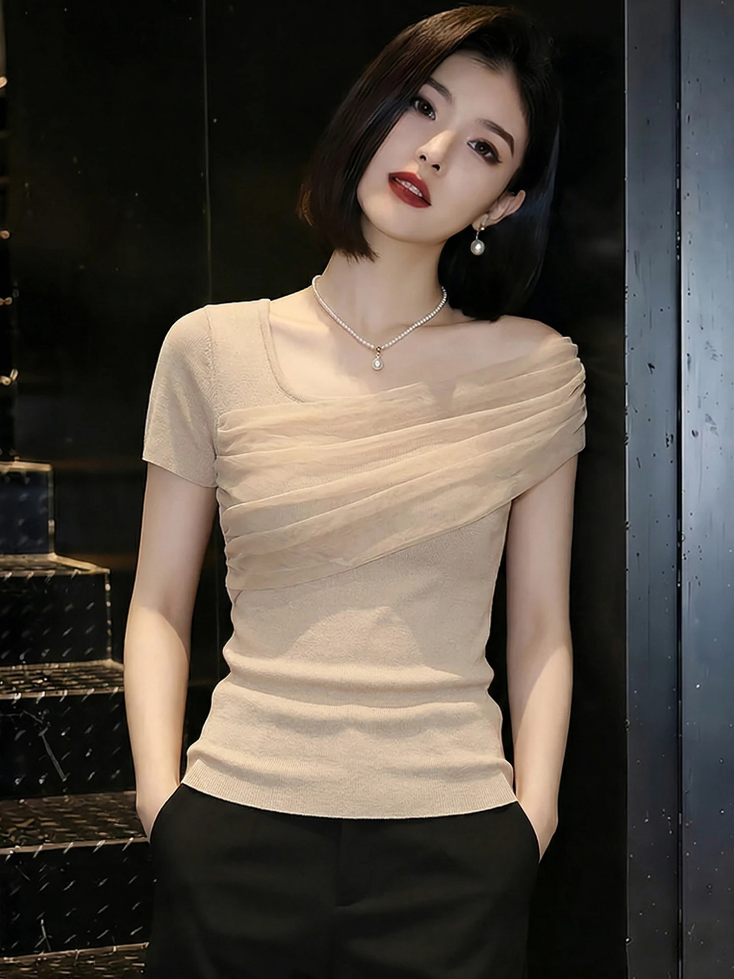 Chic Sun Protection Short Sleeve T-Shirt Women's Stylish Base Layer Shirt Comfortable Pure Color Design Summer Fashionable Top
Chic Sun Protection Short Sleeve T-Shirt Women's Stylish Base Layer Shirt Comfortable Pure Color Design Summer Fashionable Top