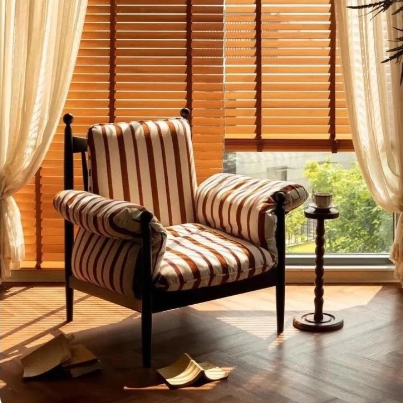 French retro red black chair, living room balcony, backrest single sofa chair
French retro red black chair, living room balcony, backrest single sofa chair