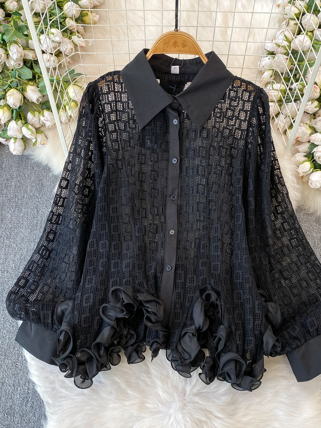 Ele Geometric Lace Splicing Turn-down Collar irt Women's Autumn Winter Faion Age-reducing 3D Lace Svel Blouse
Ele Geometric Lace Splicing Turn-down Collar irt Women's Autumn Winter Faion Age-reducing 3D Lace Svel Blouse