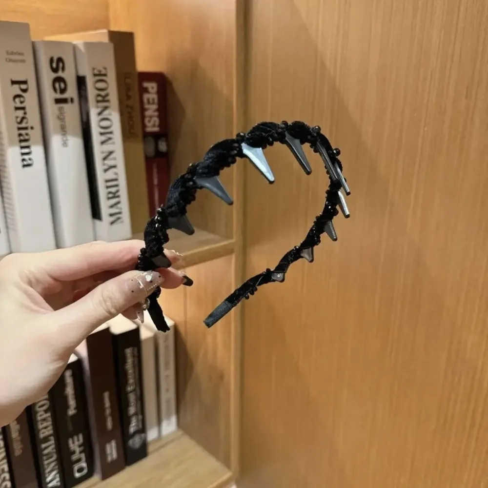 New Flashing Diamond Women's Headband Wave Silk Velvet High Top Hair Accessory Head Hoop for Broken Hair Tidy-up
New Flashing Diamond Women's Headband Wave Silk Velvet High Top Hair Accessory Head Hoop for Broken Hair Tidy-up