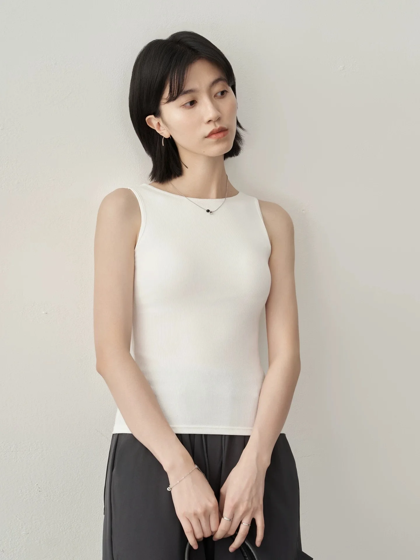 Summer 2026 Women's Slim Fit Strapless Vest Top Sleeveless Base Layer Tank Top Large Size Casual Comfortable Underwear
Summer 2026 Women's Slim Fit Strapless Vest Top Sleeveless Base Layer Tank Top Large Size Casual Comfortable Underwear