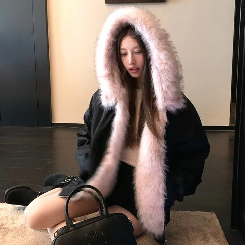 Женская зимняя флисовая куртка с капюшоном нового стиля и утолщенным коротким дизайном в американском модном хлопковом пальто, женская одежда
Женская зимняя флисовая куртка с капюшоном нового стиля и утолщенным коротким дизайном в американском модном хлопковом пальто, женская одежда