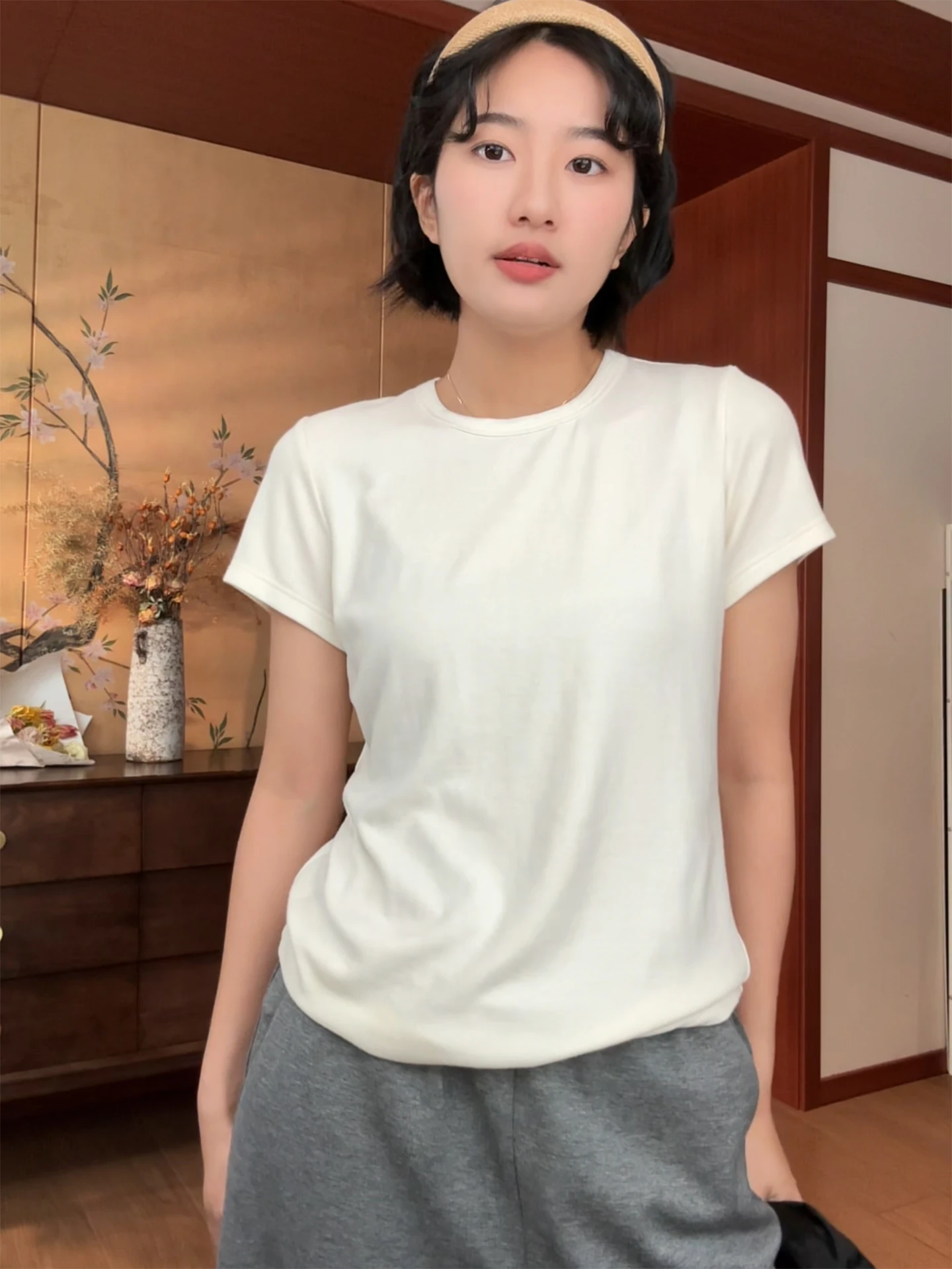 Loose round Neck Short Sleeve Women's T-shirt Wool Blend Summer New Style Simple Design Versatile Casual Top in Beige Color
Loose round Neck Short Sleeve Women's T-shirt Wool Blend Summer New Style Simple Design Versatile Casual Top in Beige Color