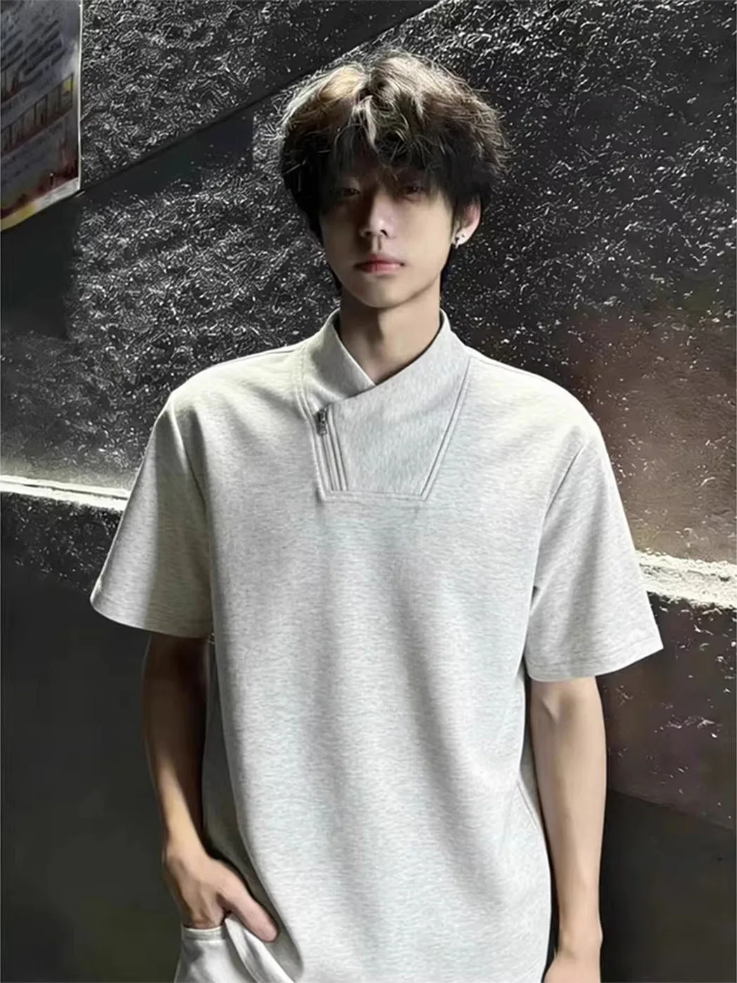 a Linen Boxy ort Sve Men's T-irt with Diagonal Zipper American Sle Stand Collar Casual Wear for Spring Summer
a Linen Boxy ort Sve Men's T-irt with Diagonal Zipper American Sle Stand Collar Casual Wear for Spring Summer
