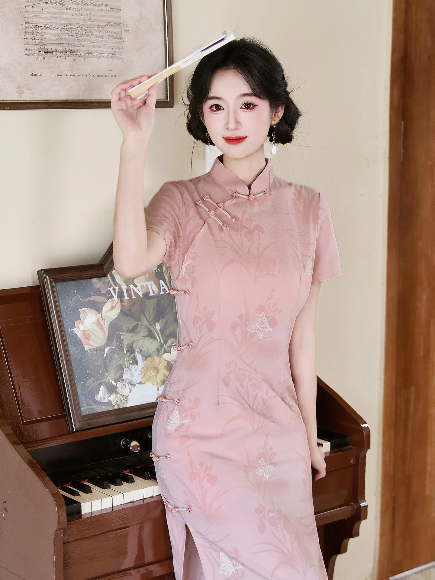 New Chinese Sle Pink Qipao Dr Waist-Cinched Ele Wedding Engagement Spring 2026 Office Wear Breathable Polyester
New Chinese Sle Pink Qipao Dr Waist-Cinched Ele Wedding Engagement Spring 2026 Office Wear Breathable Polyester