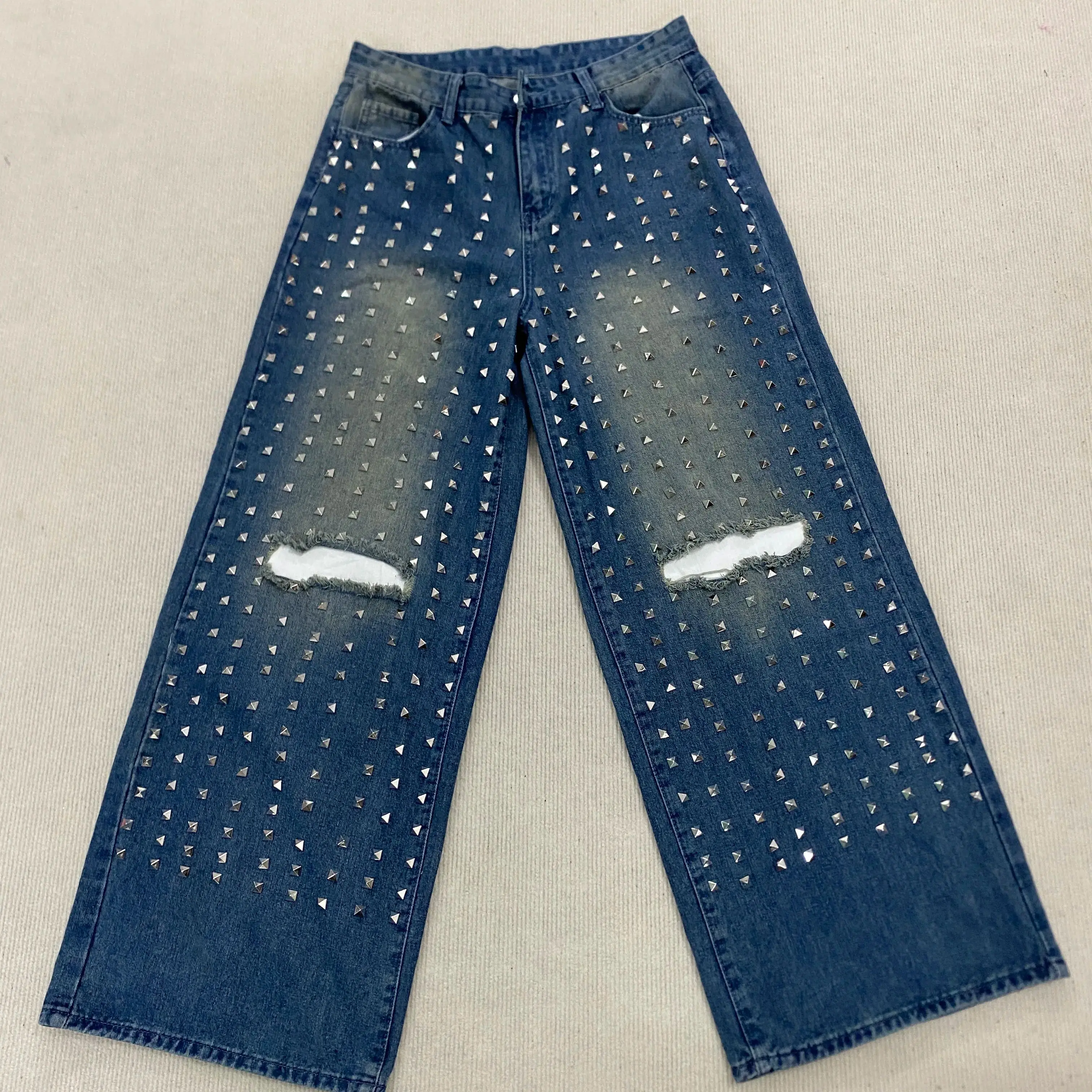 Американские джинсы с заклепками в стиле ретро, женские джинсы с высокой талией и прямой промежностью, свободные узкие брюки с широкими штанинами и высокой талией
Американские джинсы с заклепками в стиле ретро, женские джинсы с высокой талией и прямой промежностью, свободные узкие брюки с широкими штанинами и высокой талией