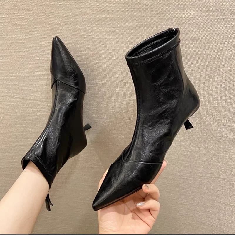 Winter Women Elegant Ankle Shoes Fashion Low Heels Goth Women Boots 2025 New Pointed Toe Sexy Dress Pu Leather Platform Boots
Winter Women Elegant Ankle Shoes Fashion Low Heels Goth Women Boots 2025 New Pointed Toe Sexy Dress Pu Leather Platform Boots