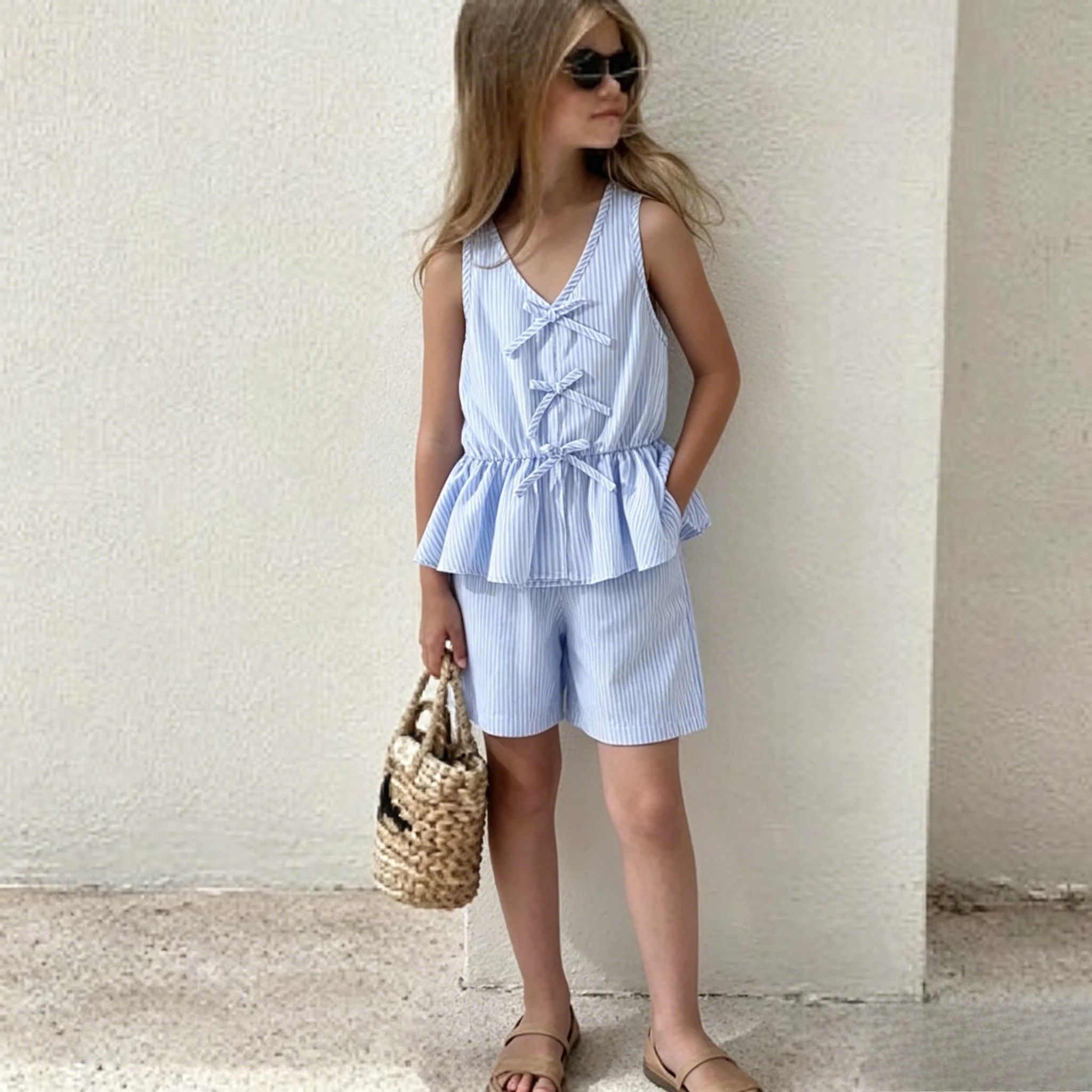 Childrens Set Spring and Summer New Striped Bow Vest Shorts Casual Two-piece Set Fashionable Stylish Daily Wear
Childrens Set Spring and Summer New Striped Bow Vest Shorts Casual Two-piece Set Fashionable Stylish Daily Wear