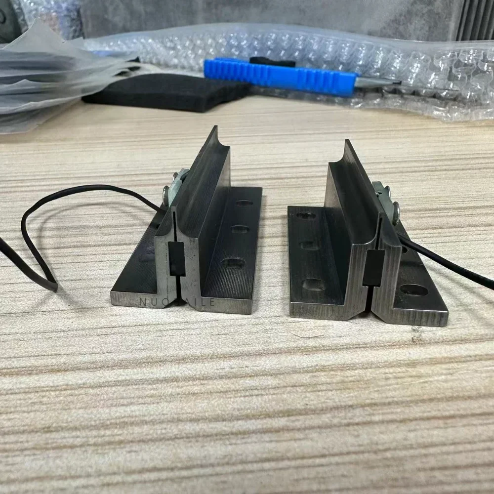 NUOPEYLO ACF TAB COF Bonding Machine Head Blade 50*1.2 50*1.4 50*2.0 68*1.4mm Alloy Pulse Press Head Device Parts Accessories
NUOPEYLO ACF TAB COF Bonding Machine Head Blade 50*1.2 50*1.4 50*2.0 68*1.4mm Alloy Pulse Press Head Device Parts Accessories