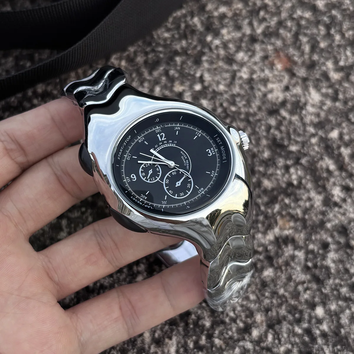 Popular Fashion Alien Unique Y2k Quartz Watch Mens Silver Dial Twisted Case Ellipse Special Blade Creative Design Steel Men Watch Clock
Popular Fashion Alien Unique Y2k Quartz Watch Mens Silver Dial Twisted Case Ellipse Special Blade Creative Design Steel Men Watch Clock