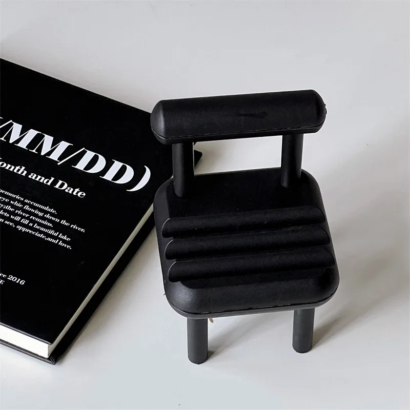 Креативный Маленький стул настольная подставка Маленькое кресло для ленивых людей
Креативный Маленький стул настольная подставка Маленькое кресло для ленивых людей