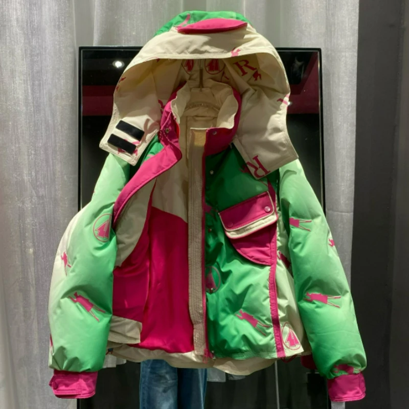 Зима 2026, новый корейский стиль, градиент, свободный утягивающий пуховик средней длины с капюшоном, стиль букв, женская верхняя одежда на белом утином пуху
Зима 2026, новый корейский стиль, градиент, свободный утягивающий пуховик средней длины с капюшоном, стиль букв, женская верхняя одежда на белом утином пуху