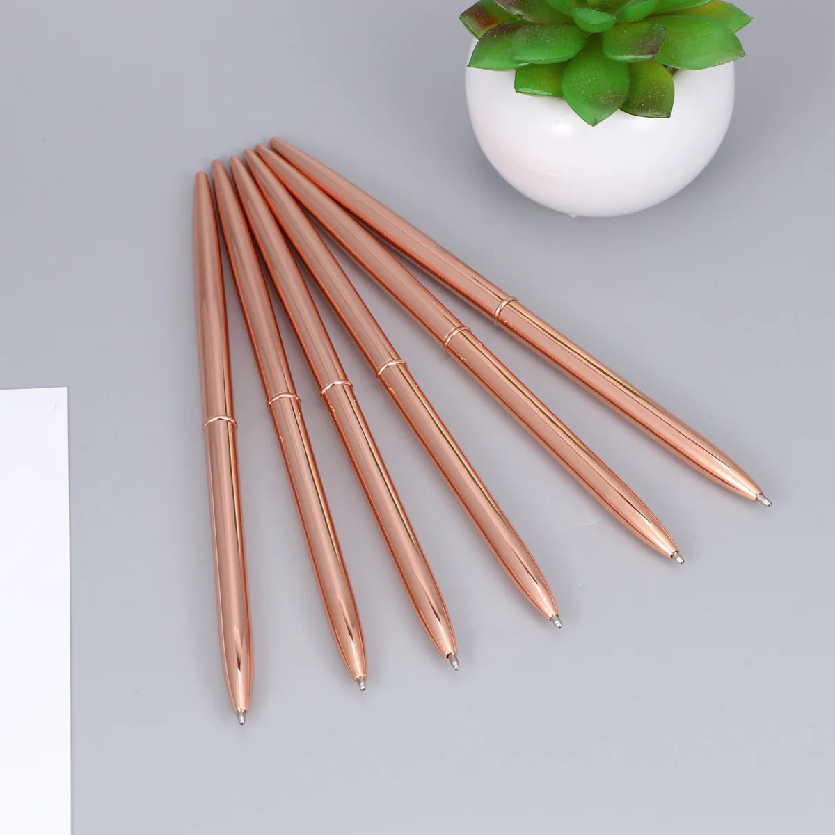 Набор металлических шариковых ручек, 6 шт., обтекаемая форма, портативные, для ежедневного использования, аксессуары для школьного и офисного стола, розово-красный цвет
Набор металлических шариковых ручек, 6 шт., обтекаемая форма, портативные, для ежедневного использования, аксессуары для школьного и офисного стола, розово-красный цвет