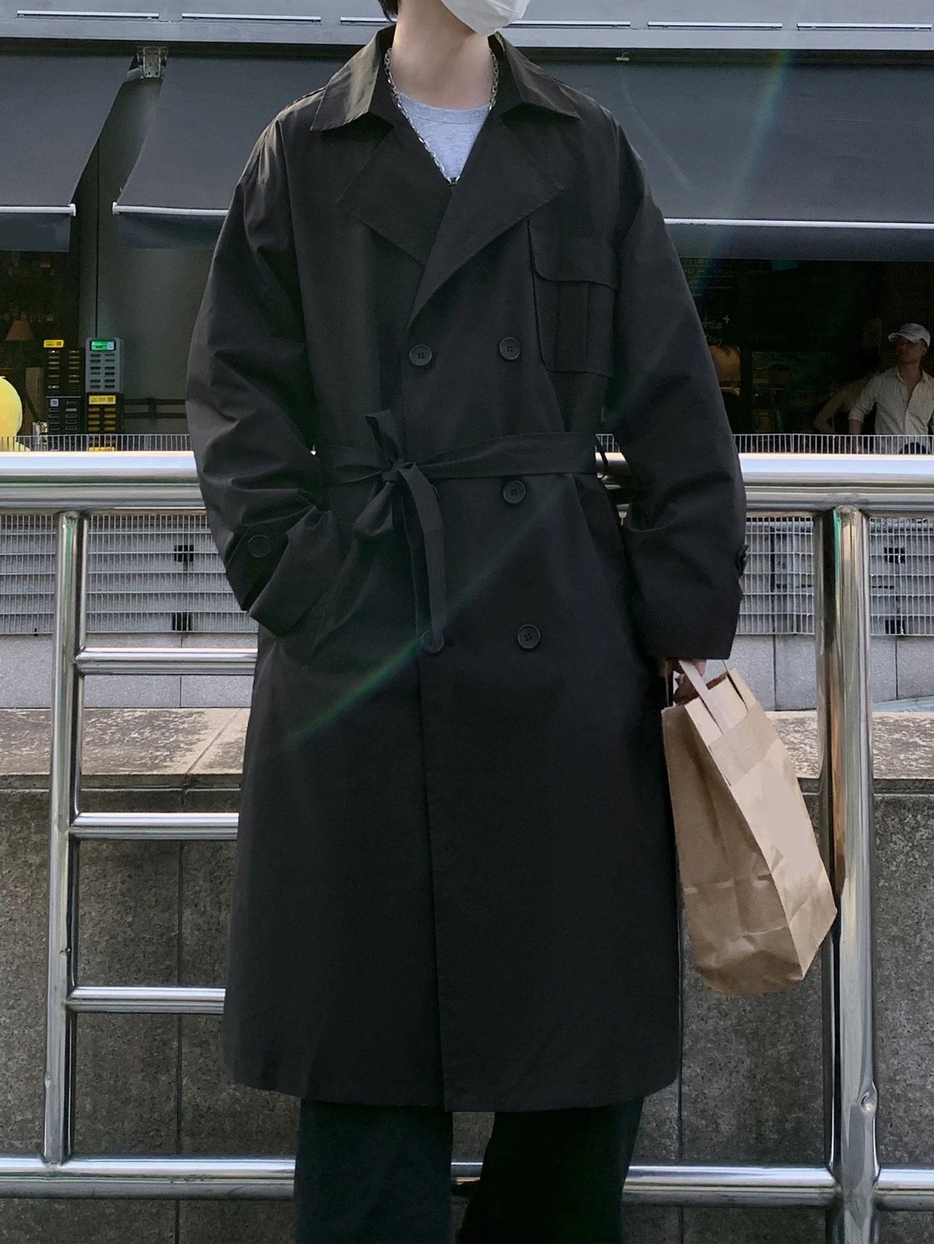 Men's autumn trench coat with double breasted design and pockets, suitable for outdoor leisure in spring and autumn
Men's autumn trench coat with double breasted design and pockets, suitable for outdoor leisure in spring and autumn