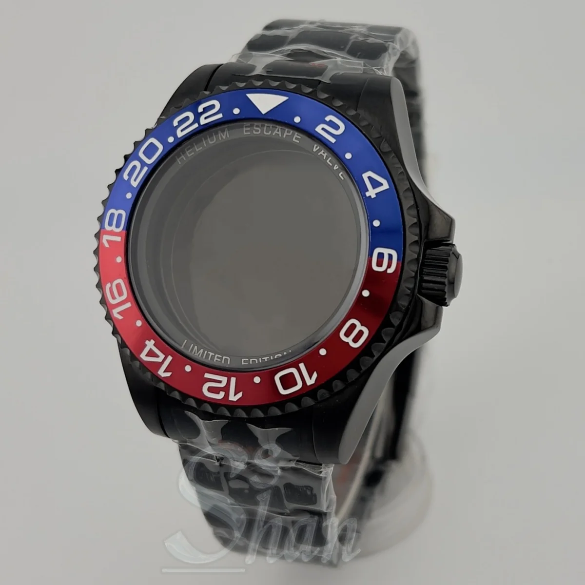 43mm black diving watch case and sapphire crystal are suitable for the NH35A NH34A ETA2824 PT5000 movement stainless steel strap
43mm black diving watch case and sapphire crystal are suitable for the NH35A NH34A ETA2824 PT5000 movement stainless steel strap